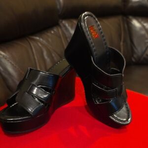 Source Unknown Black Wedge Sandals